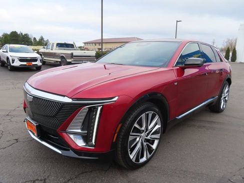 Used 2024 Cadillac Lyriq Luxury w/ LPO, Floor Liner Package image 3