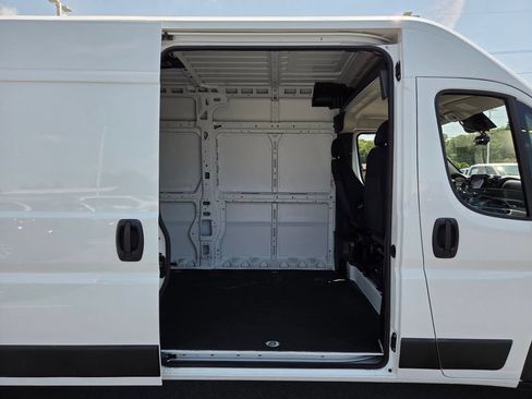 Used 2025 RAM ProMaster 2500 w/ Convenience Group FWD image 13
