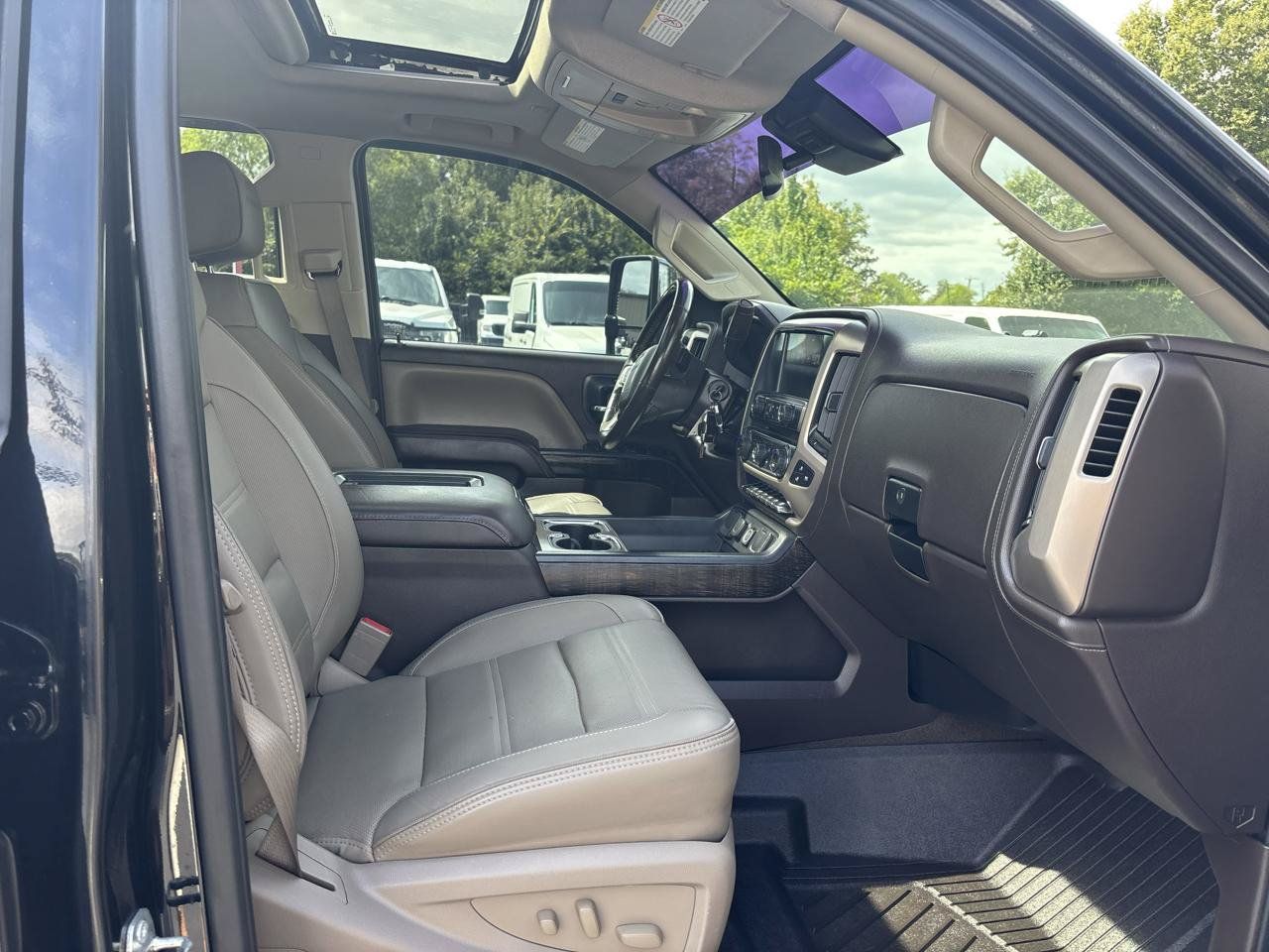 Used 2016 GMC Sierra 2500 Denali w/ Duramax Plus Package AWD/4WD image 12