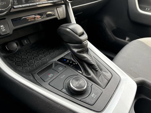 Used 2021 Toyota RAV4 XLE image 21