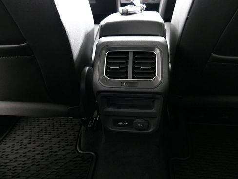 Used 2018 Volkswagen Tiguan SE AWD/4WD image 27