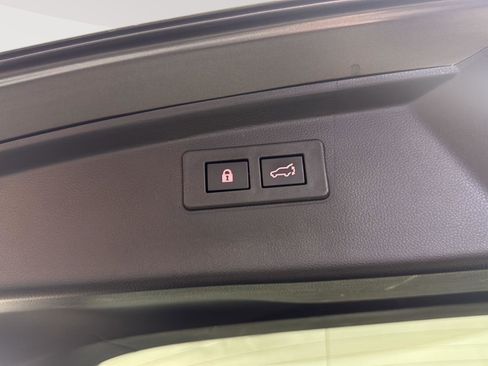 Used 2020 Subaru Outback Touring w/ Popular Package #2 image 7