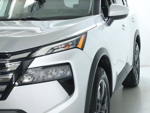 Certified 2024 Nissan Rogue SV image 5