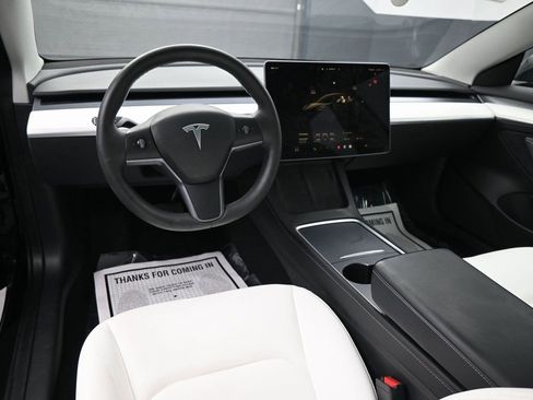 Used 2023 Tesla Model 3 Standard Range image 9