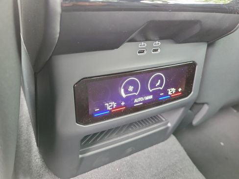 New 2026 BMW i5 eDrive40 w/ Premium Package image 17