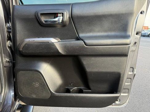 Used 2022 Toyota Tacoma Limited image 34