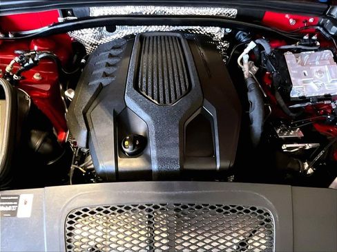 Used 2025 Porsche Macan image 15