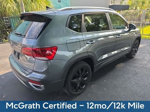 Used 2023 Volkswagen Taos SE w/ Panoramic Sunroof Package FWD image 2