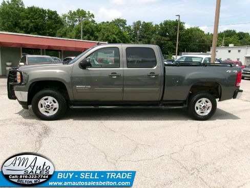 Used 2011 GMC Sierra 2500 SLE w/ SLE Preferred Package AWD/4WD image 2