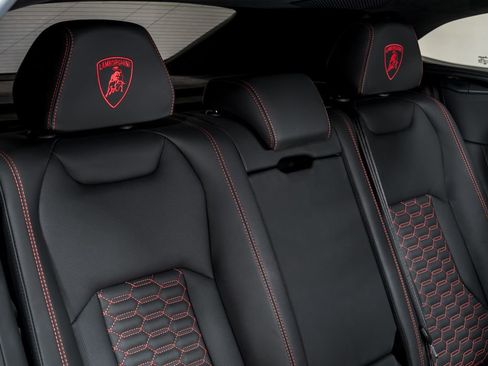 Used 2022 Lamborghini Urus image 33