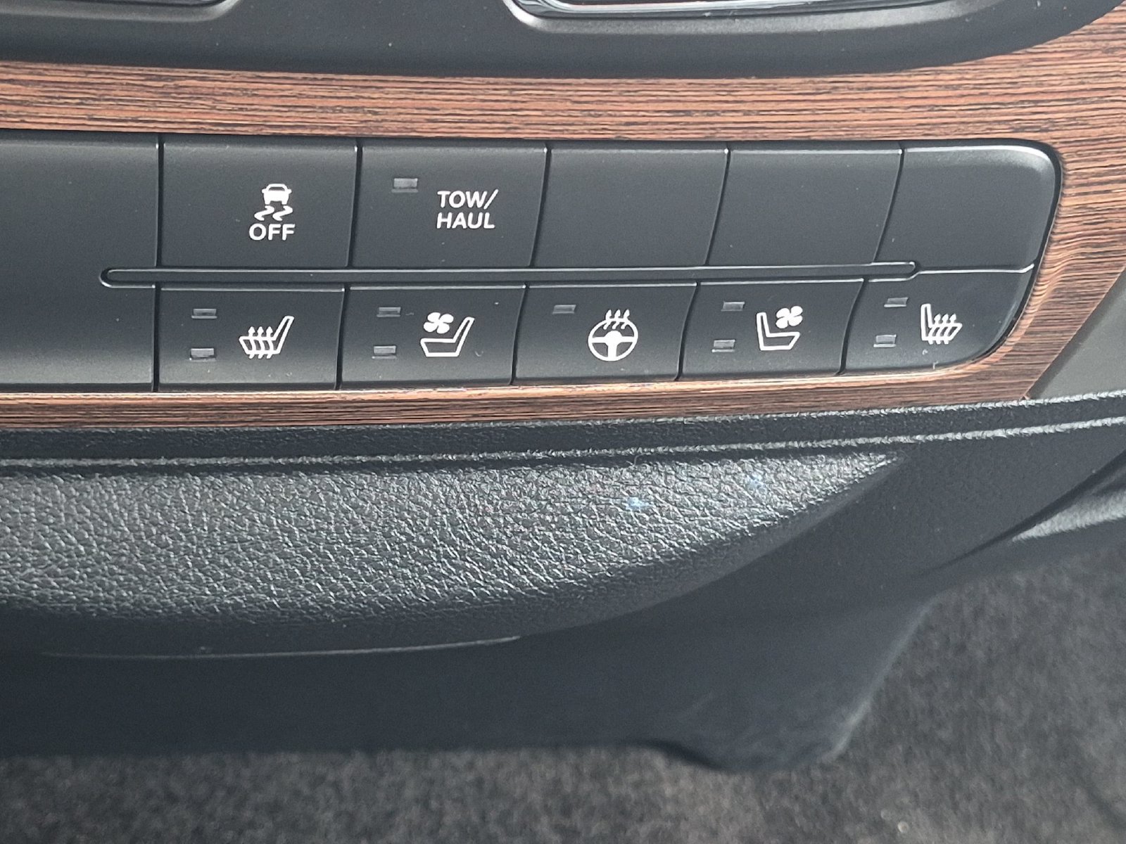 Used 2016 RAM 1500 Laramie AWD/4WD image 25
