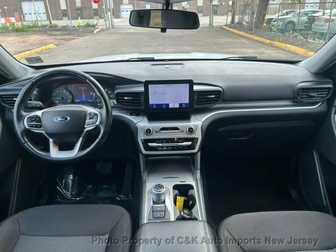 Used 2022 Ford Explorer XLT AWD/4WD image 50