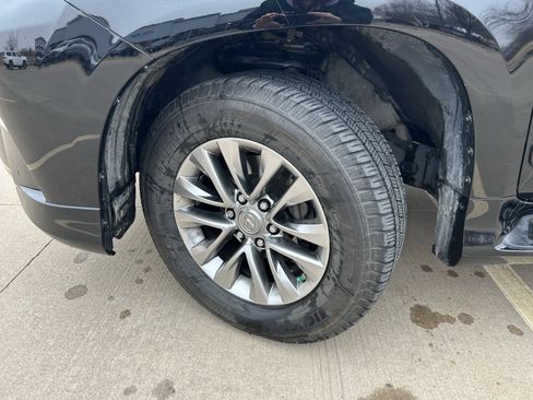 Used 2018 Lexus GX 460 Luxury w/ Preferred Accessory Package image 11