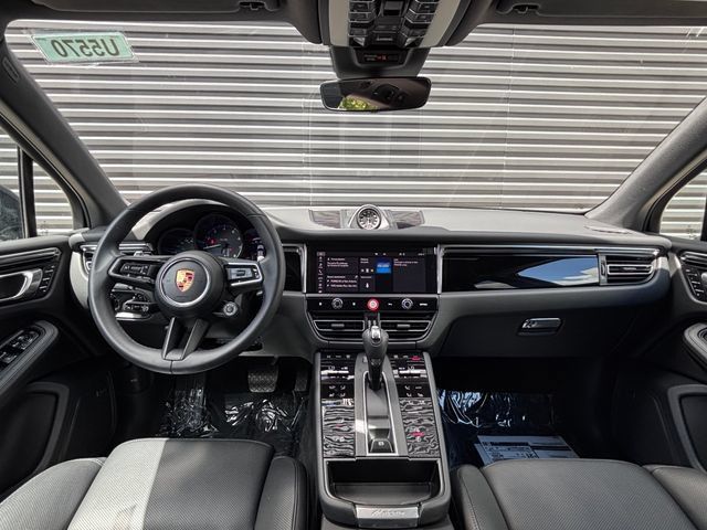 Certified 2026 Porsche Macan AWD/4WD image 13