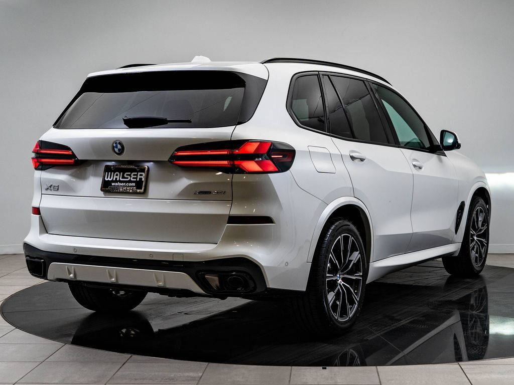 Used 2025 BMW X5 xDrive40i w/ M Sport Package AWD/4WD image 10