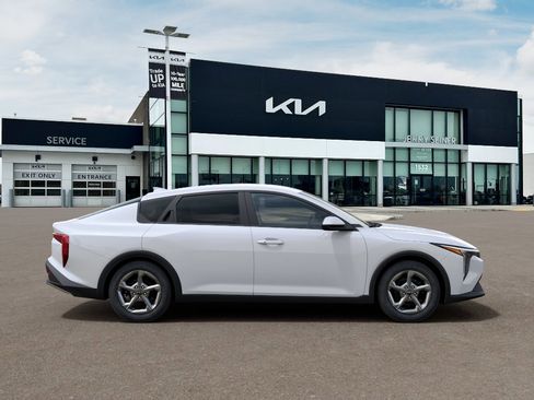 New 2026 Kia K4 LXS image 8