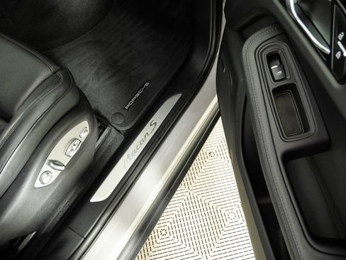 Certified 2024 Porsche Macan S AWD/4WD image 26