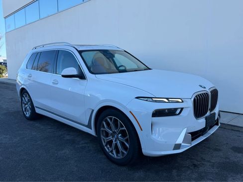 Used 2023 BMW X7 xDrive40i w/ Premium Package image 2