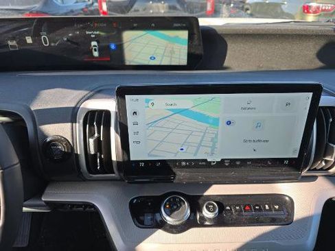 Used 2025 Ford Expedition Active image 4