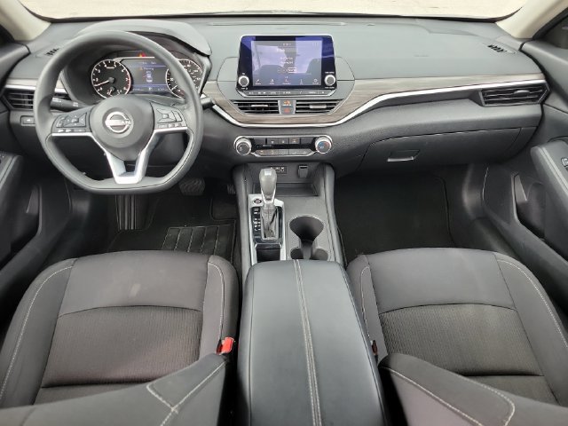 Used 2025 Nissan Altima 2.5 SV FWD image 10