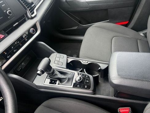 Used 2025 Kia Sportage LX FWD image 40