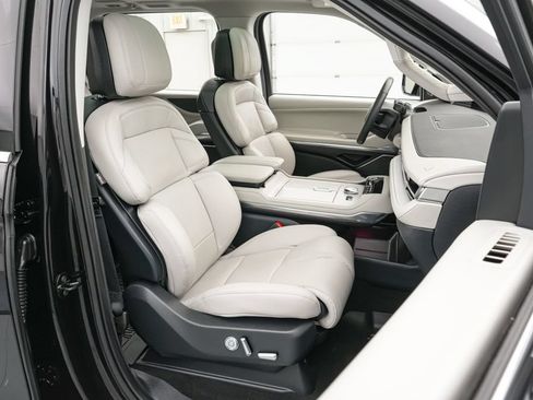 Used 2025 Lincoln Navigator Reserve AWD/4WD image 35