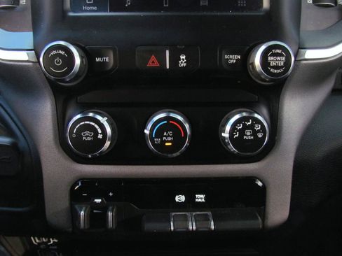 Used 2024 RAM 2500 Big Horn AWD/4WD image 36