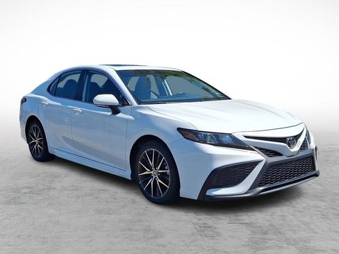 Used 2024 Toyota Camry SE FWD image 7