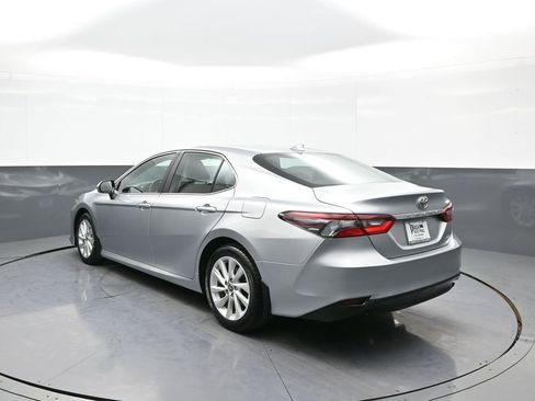 Used 2021 Toyota Camry LE image 8