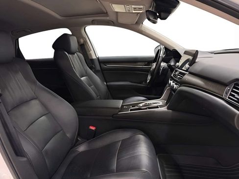 Used 2020 Honda Accord Touring image 10
