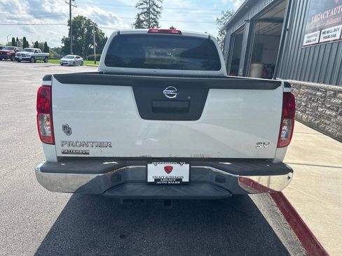 Used 2013 Nissan Frontier SV RWD image 4