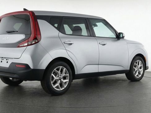 Used 2025 Kia Soul LX w/ LX Technology Package image 9