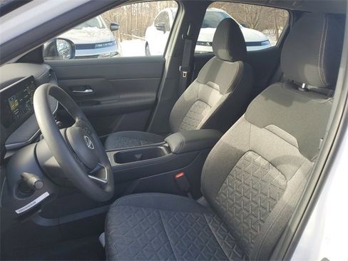 Certified 2025 Nissan Kicks SV image 5