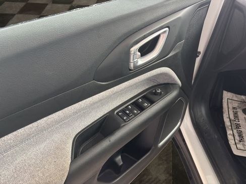Used 2022 Jeep Compass Latitude FWD image 18
