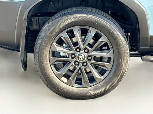 Used 2025 Toyota Land Cruiser w/ Premium Package AWD/4WD image 33