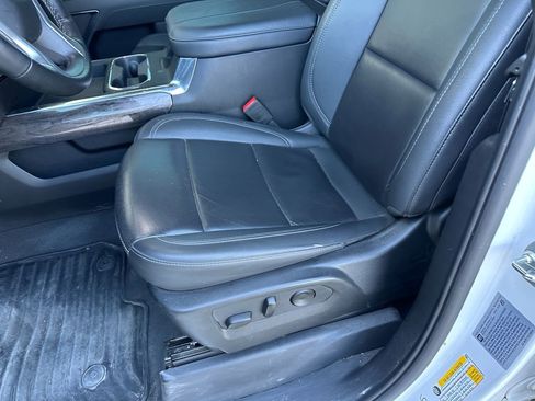 Used 2025 Chevrolet Silverado 2500 LTZ w/ LTZ Convenience Package AWD/4WD image 13