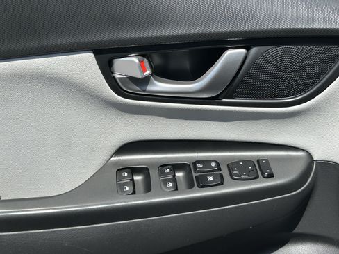 Used 2023 Hyundai Kona Limited FWD image 21