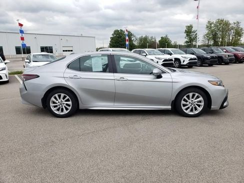 Used 2024 Toyota Camry SE FWD image 4