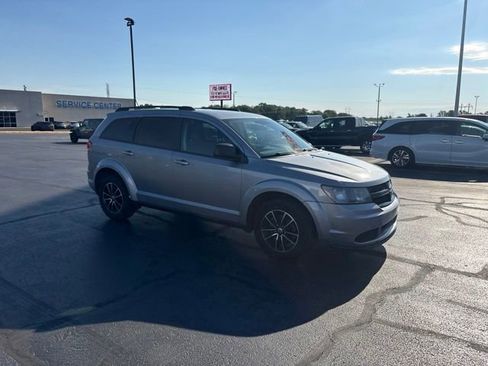 Used 2018 Dodge Journey SE w/ Blacktop Package FWD image 9