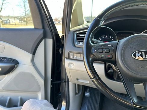 Used 2018 Kia Sedona LX w/ LX Essentials Premium Package image 30