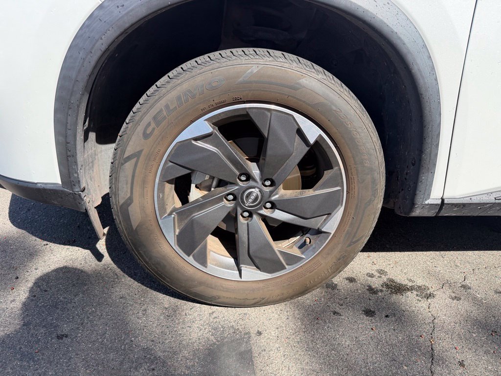 Used 2024 Nissan Rogue SV FWD image 8