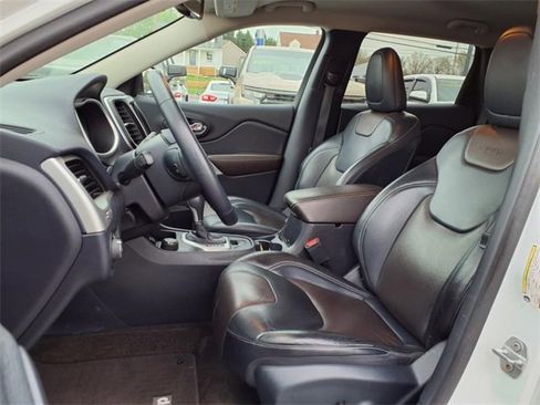 Used 2017 Jeep Cherokee Limited image 11