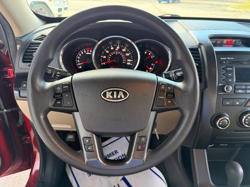 Used 2011 Kia Sorento LX image 11