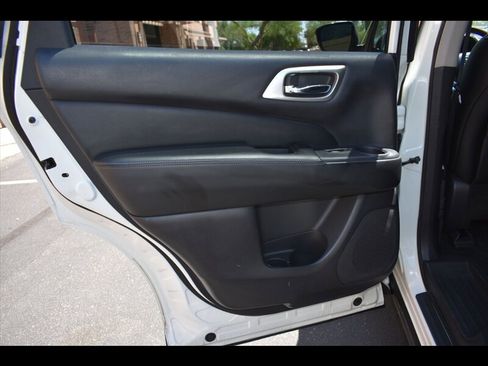Used 2017 Nissan Pathfinder SL FWD image 24