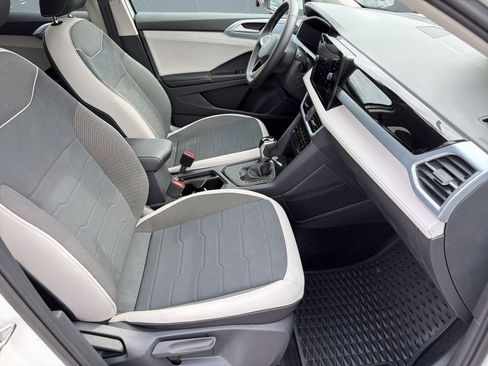 New 2026 Volkswagen Taos SE FWD image 30