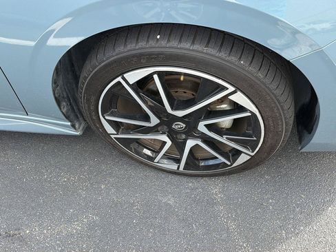 Used 2025 Nissan Sentra SR w/ SR Premium Package FWD image 5