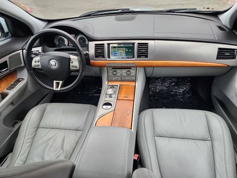 Used 2010 Jaguar XF Luxury RWD image 9