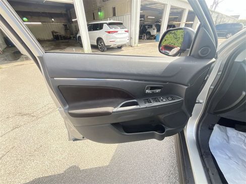 Used 2025 Mitsubishi Outlander Sport ES image 13