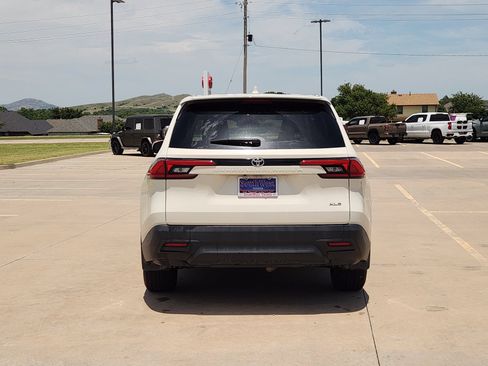 Used 2024 Toyota Grand Highlander FWD image 8
