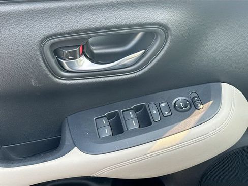 Certified 2025 Honda HR-V LX image 22